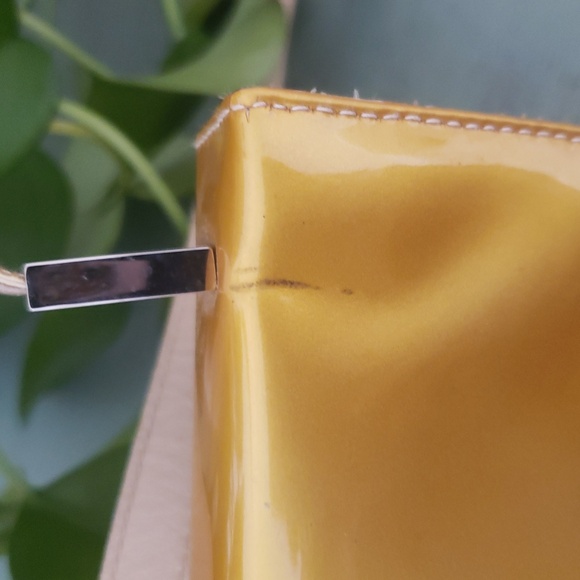 Vintage 90s Stuart Weitzman Gold Patent Leather Shoulder Bag - Picture 7 of 7